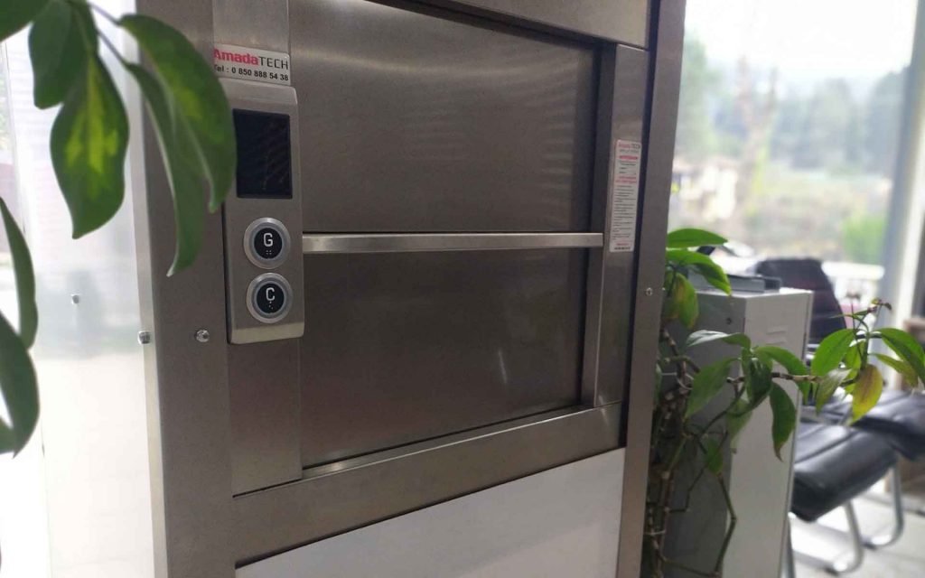 POZ NO 35.725.1104 Servis Asansörü 2 İşletmeniz için doğru servis asansörü seçimi giyotin kapı